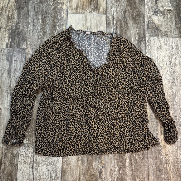 Old Navy Animal Print V-Neck Blouse - Picture 1 of 1